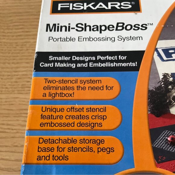 Fiskars Mini-ShapeBoss Portable Embossing System Cards Scrapbook w Stencils Tool - Picture 6 of 9